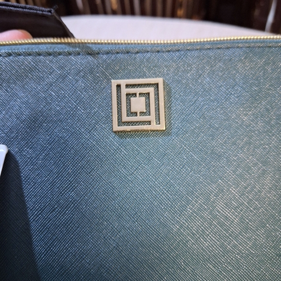 Liz Claiborne Phone Charging Wallet Wristlet Emerald Green RFID Data Protection - Picture 10 of 16